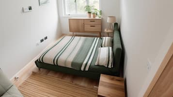 Ferros/tábuas de passar roupa, acesso à internet, roupa de cama