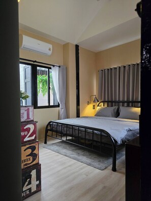 1 bedroom, iron/ironing board, Internet, bed sheets - Homey home UP themed near MRT Samyot (Khwaeng Wang Burapha Phirom)