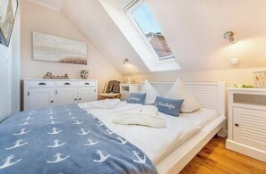 2 bedrooms, iron/ironing board, free WiFi