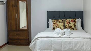 1 slaapkamer, een strijkplank/strijkijzer, internet, beddengoed