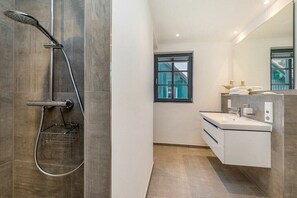 Shower, hair dryer - Poppy - House Summer Meadow (Zingst)