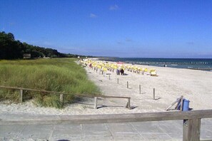 Beach - Holiday home in Zingst with swimming pool (Zingst)