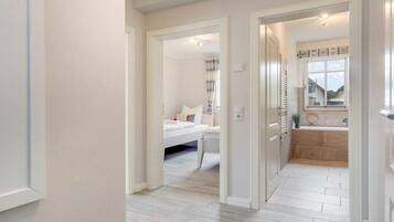 2 bedrooms, iron/ironing board, free WiFi