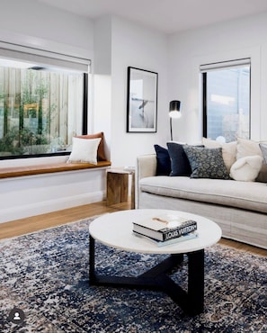 Books - 1 Beach House - Award-winning Luxury Smart Home (Warrnambool)