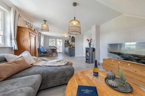 Smart TV, fireplace - Holiday home in Zingst with swimming pool (Zingst)