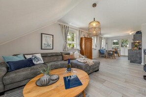 Smart TV, fireplace - Holiday home in Zingst with swimming pool (Zingst)