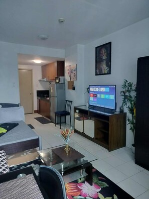 TV, stereo - Nix Staycation MPlace Tower B 7th Floor (Quezon City)