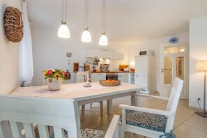 Dining - One-bedroom apartment (Ostseebad Zingst a Darß)