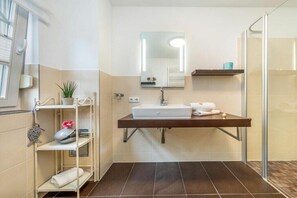 Douche, sèche-cheveux