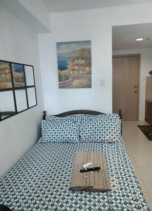 1 bedroom, iron/ironing board, internet, bed sheets