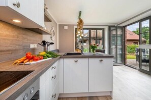 Fridge, oven, stovetop, dishwasher - One-bedroom apartment (Ostseebad Zingst a Darß)