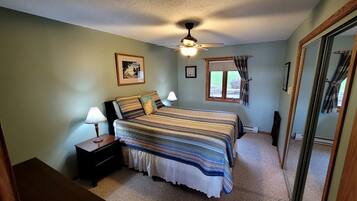 1 bedroom, desk, iron/ironing board, WiFi