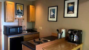 Fridge, microwave, stovetop, coffee/tea maker