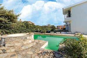 Pool - A 150 meter long mare, 2 fish (Valledoria)