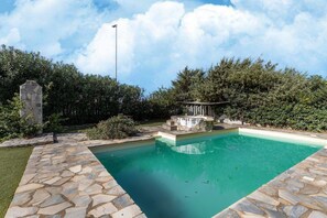 Pool - A 150 meter long mare, 2 fish (Valledoria)