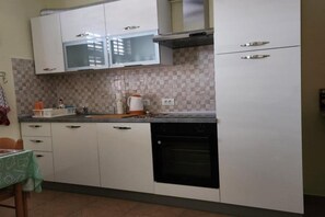 Fridge, microwave, oven, stovetop - Studio Apartment (A3) (Fazana)