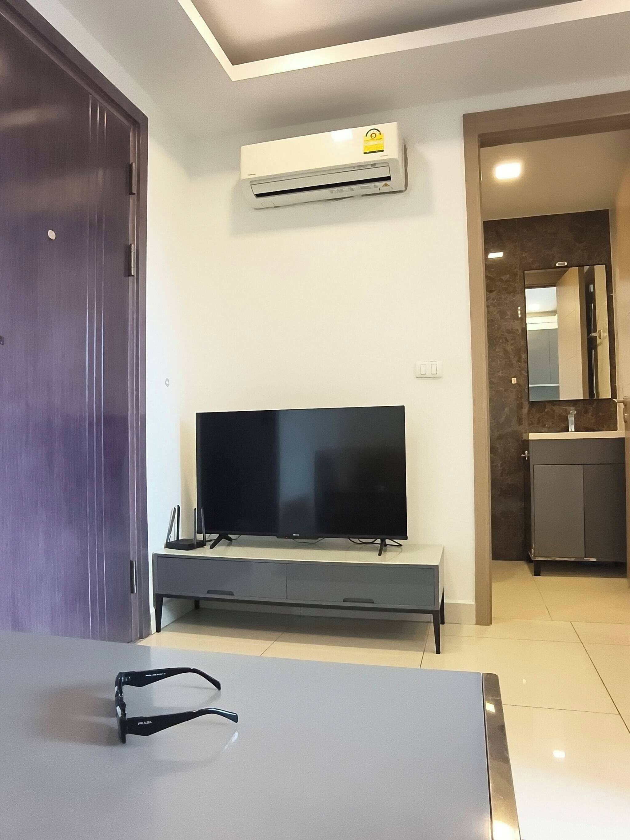 Apartment, 1 Bedroom, Accessible, Smoking | Room amenity