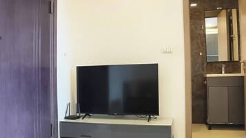 Apartment, 1 Bedroom, Accessible, Smoking | Room amenity