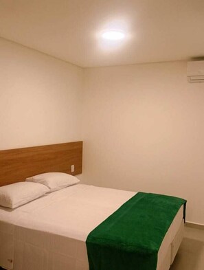 Habitación doble estándar, vista al jardín | Escritorio y wifi gratis 