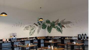 Desayuno buffet incluido todos los días