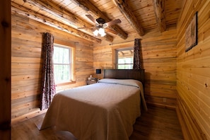 1 bedroom, desk, iron/ironing board, WiFi - Rustic Cabin with Lofted Interior and Fire Pit in Ohio (Millersburg)
