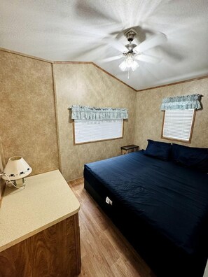1 bedroom - Family-Friendly Cabin with Shared Outdoor Pool in Wisconsin Dells (Wisconsin Dells)