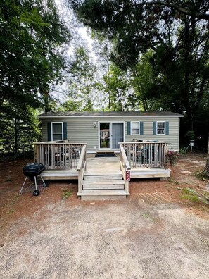 Terrace/patio - Quaint Cozy Cabin Well Equipped in Wisconsin Dells (Wisconsin Dells)