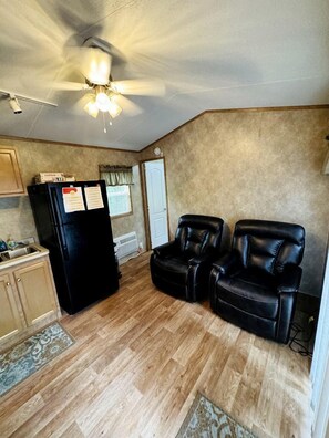 Interior - Quaint Cozy Cabin Well Equipped in Wisconsin Dells (Wisconsin Dells)