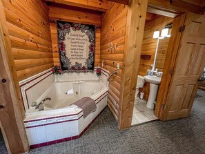 حوض استحمام بنظام ضخ المياه