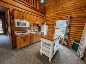 Geladeira, micro-ondas, cooktop, cafeteira/chaleira