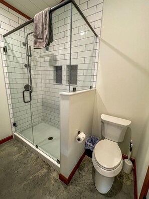Unclassified image, 5 of 8, button - Modern Tiny Cabin Fully Equipped with Spa in Ohio (Millersburg)