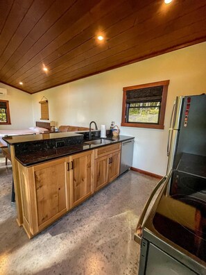 Unclassified image, 4 of 8, button - Modern Tiny Cabin Fully Equipped with Spa in Ohio (Millersburg)