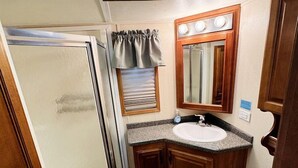 Toilet paper - Group Cabin with Large Deck and Patio in Wisconsin Dells (Wisconsin Dells)