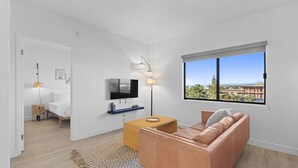 TV - Aurora Mesa - Tranquil Sunset Suite (Mesa)