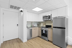 冰箱、微波炉、烤箱、洗碗机