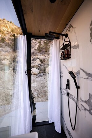 Bathroom - Chic Tiny House with Outdoor Espace to Relax in Orderville, Utah (Orderville)