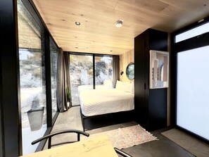 Room - Mirror Tiny House with Equipped Interior and Fire Pit in Orderville, Utah (Orderville)