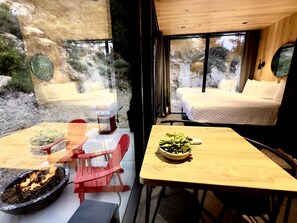 Outdoor dining - Mirror Tiny House with Equipped Interior and Fire Pit in Orderville, Utah (Orderville)