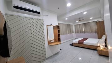 Superior Double Room, City View | Iron/ironing board, free WiFi