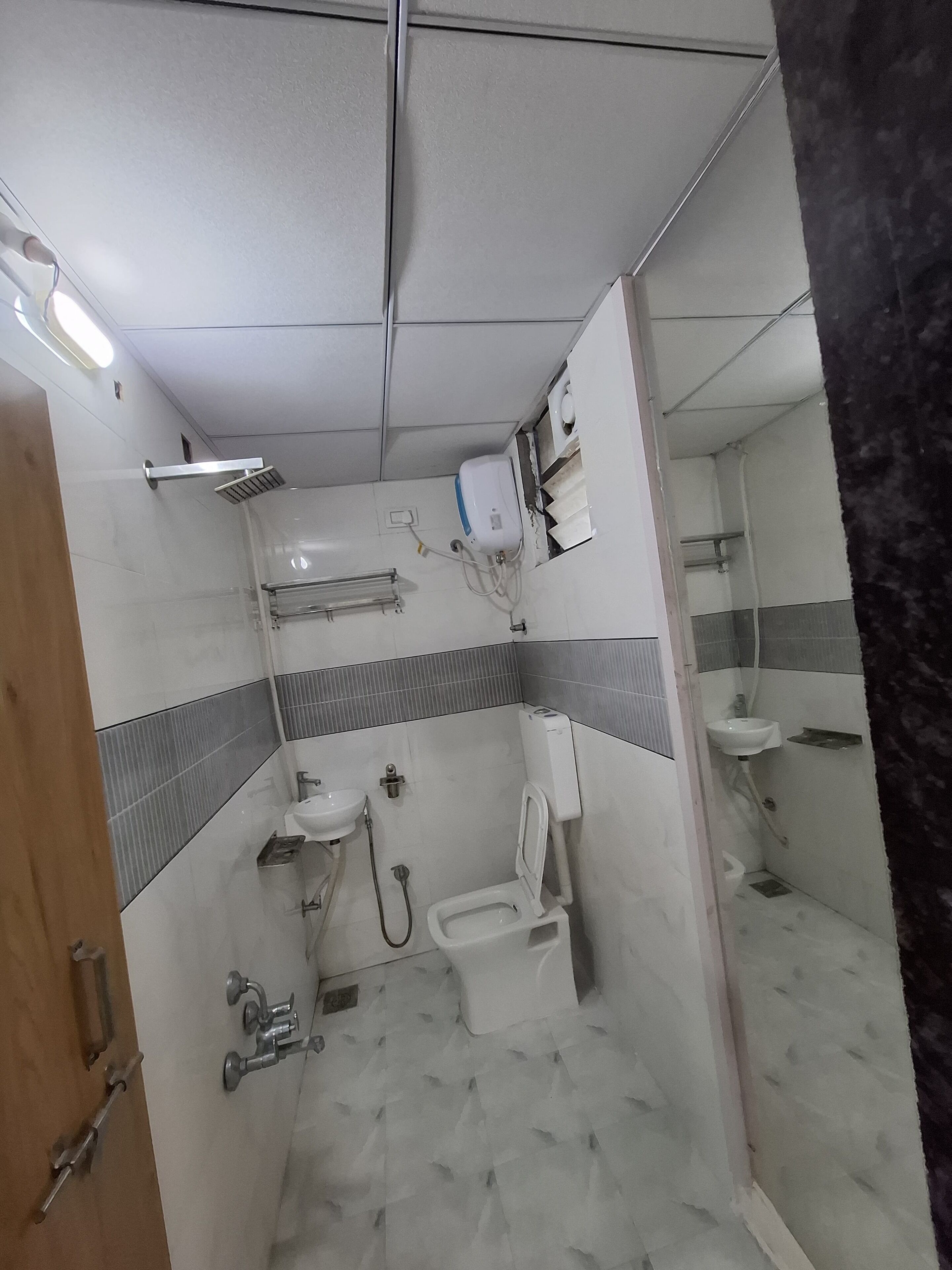 Dobbeltrom – standard, byutsikt | Bad | Tøfler