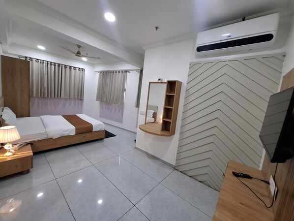 Superior Double Room, City View | Iron/ironing board, free WiFi