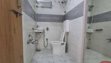 Standard Double Room, City View | Bathroom | Slippers