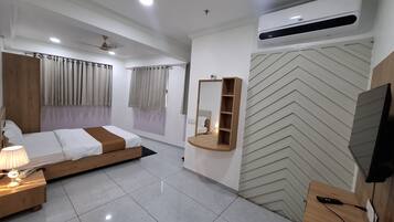 Superior Double Room, City View | Iron/ironing board, free WiFi