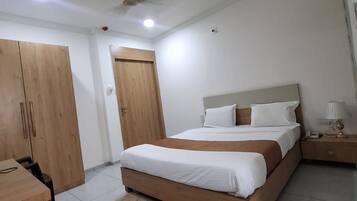 Chambre Double Standard, vue ville | Fer et planche Ă repasser, Wi-Fi gratuit