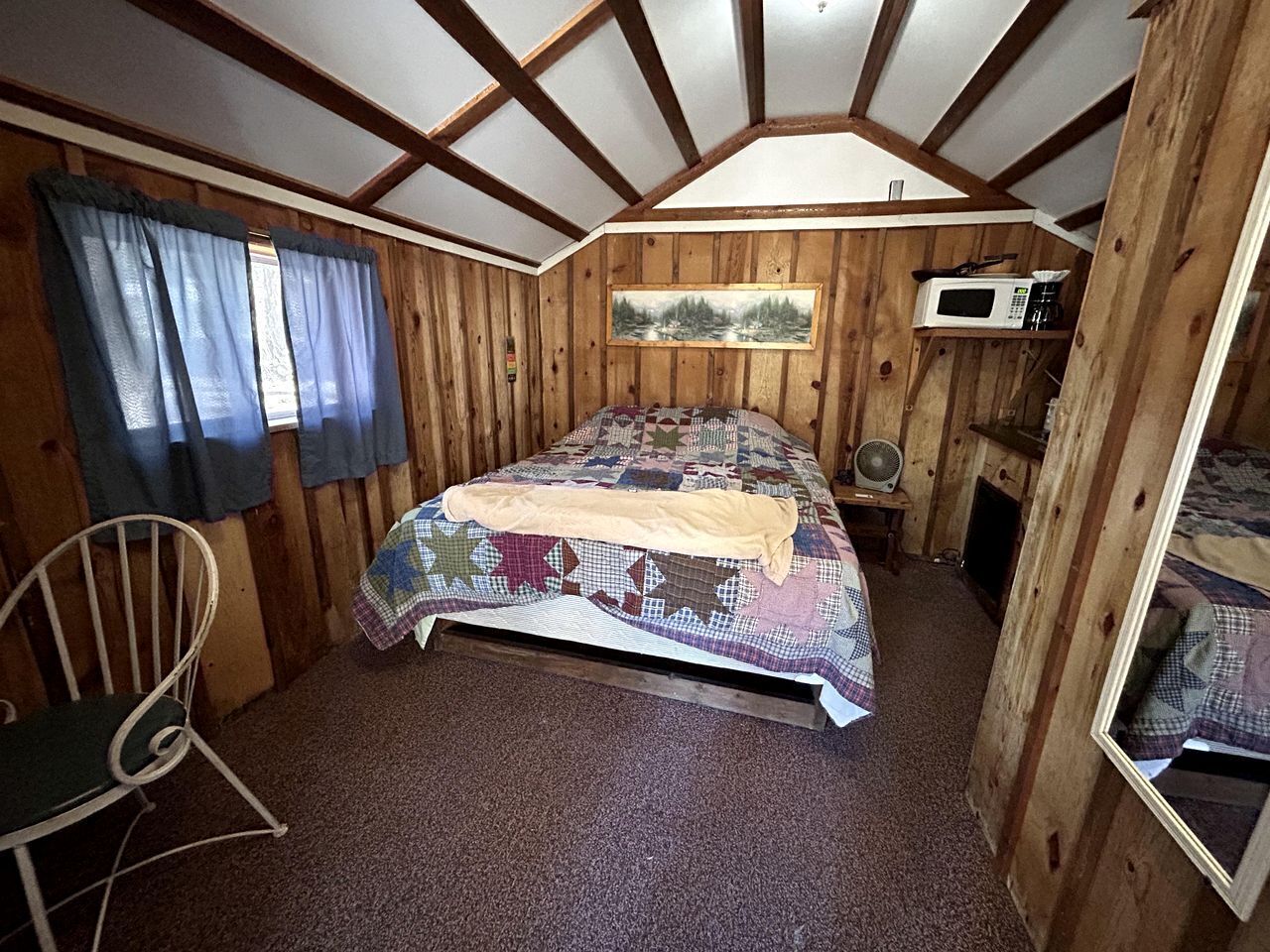 1 bedroom, desk, WiFi, bed sheets
