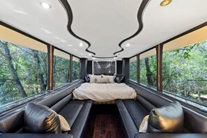 1 quarto, escrivaninha, ferros/tábuas de passar roupa, Wi-Fi