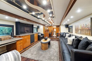 A modern interior with a living area, kitchen, and entertainment space. - Opulent Luxury Villa Haven near Lake Walter E. Long in Texas (Austin)
