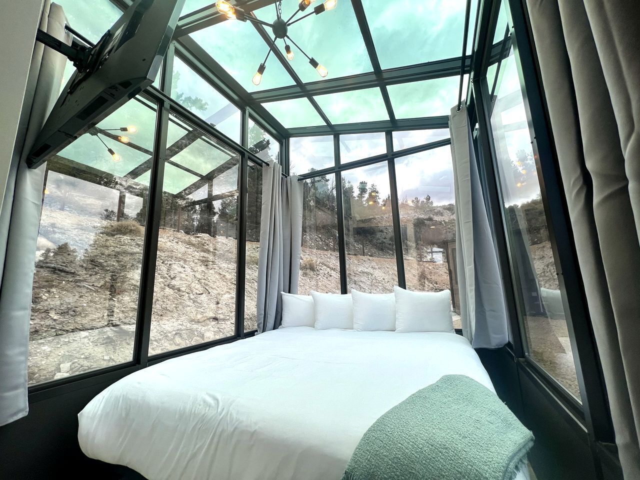 WiFi, bed sheets