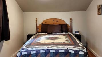 1 bedroom, desk, WiFi, bed sheets