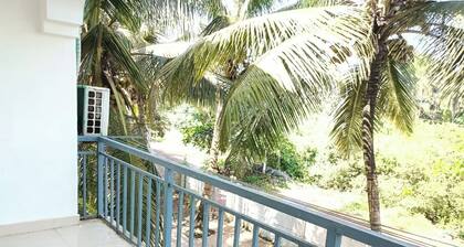 2bhk walkable to beach with patio@arambol
